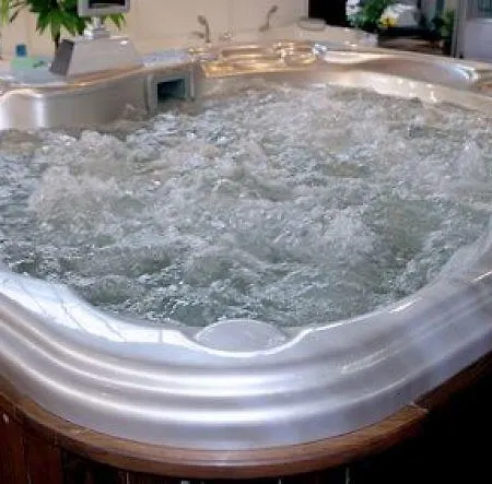 Modern With Sauna And Jacuzzi Apartment *
