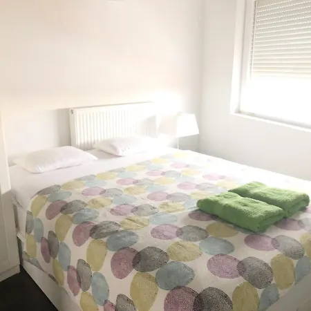 Modern With Sauna And Jacuzzi Apartment *